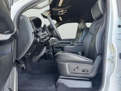 Used 2026 RAM 2500 Laramie AWD/4WD image 10