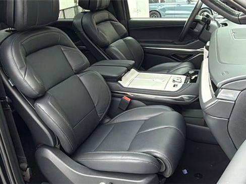 New 2025 Lincoln Navigator L Reserve w/ Jet Appearance Package image 9