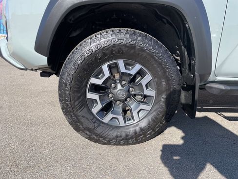 Used 2023 Toyota Tacoma TRD Off-Road w/ TRD Premium Off Road Package image 9