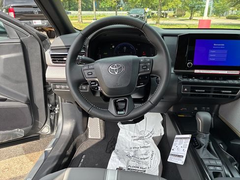 New 2026 Toyota Camry SE FWD image 18