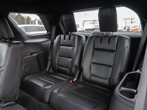 Used 2016 Ford Explorer XLT w/ Equipment Group 202A image 20