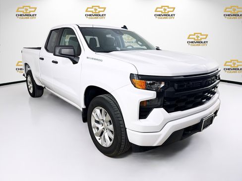 Used 2023 Chevrolet Silverado 1500 Custom image 1