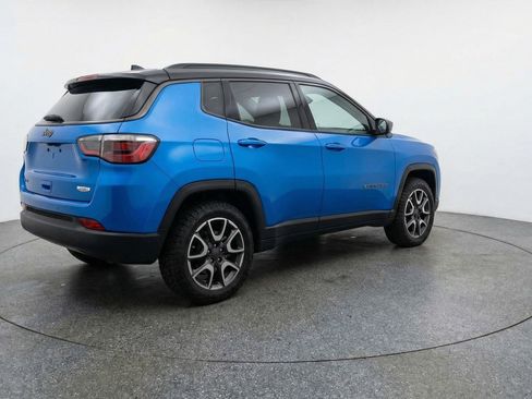 Used 2025 Jeep Compass Trailhawk AWD/4WD image 9