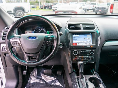 Used 2017 Ford Explorer XLT w/ Equipment Group 202A image 14