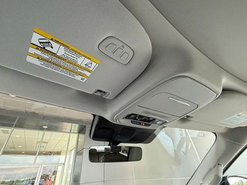 Used 2025 Lincoln Navigator L Reserve AWD/4WD image 33