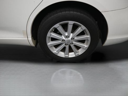 Used 2011 Toyota Venza w/ Premium Pkg #2 image 36