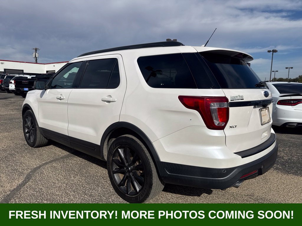 Used 2018 Ford Explorer XLT w/ Equipment Group 202A FWD image 4