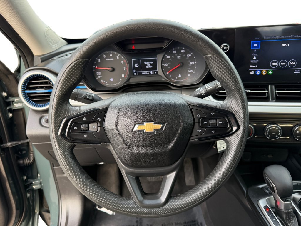 Used 2025 Chevrolet Trax LS w/ Driver Confidence Package FWD image 17