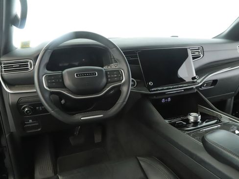 Used 2022 Jeep Wagoneer Series II AWD/4WD image 2