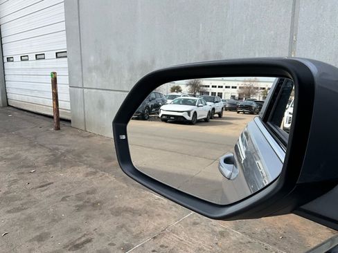 Used 2025 Volkswagen Atlas Cross Sport SE image 19