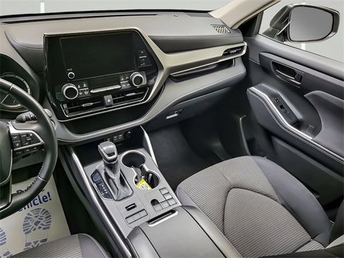 Certified 2024 Toyota Highlander LE image 14