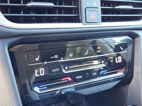 New 2025 Volkswagen Taos SE image 18