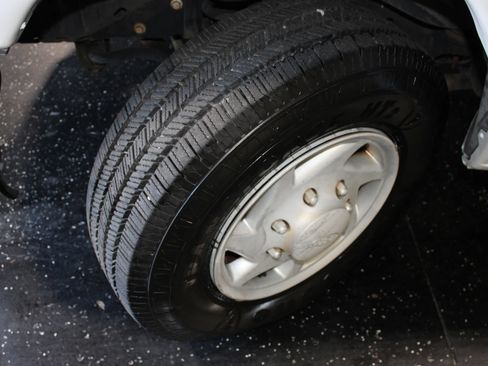 Used 2009 Ford E-350 and Econoline 350 Super Duty RWD image 25