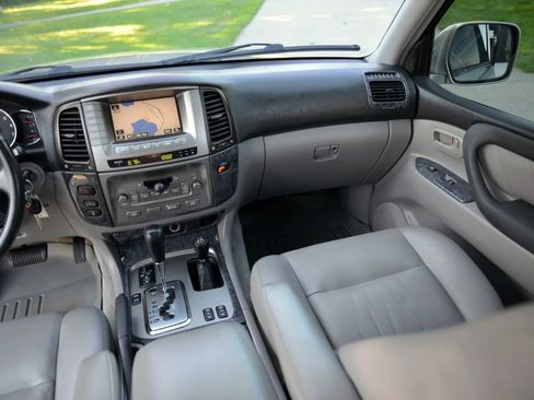 Used 2007 Toyota Land Cruiser AWD/4WD image 75