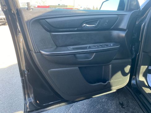 Used 2015 GMC Acadia SLE image 9