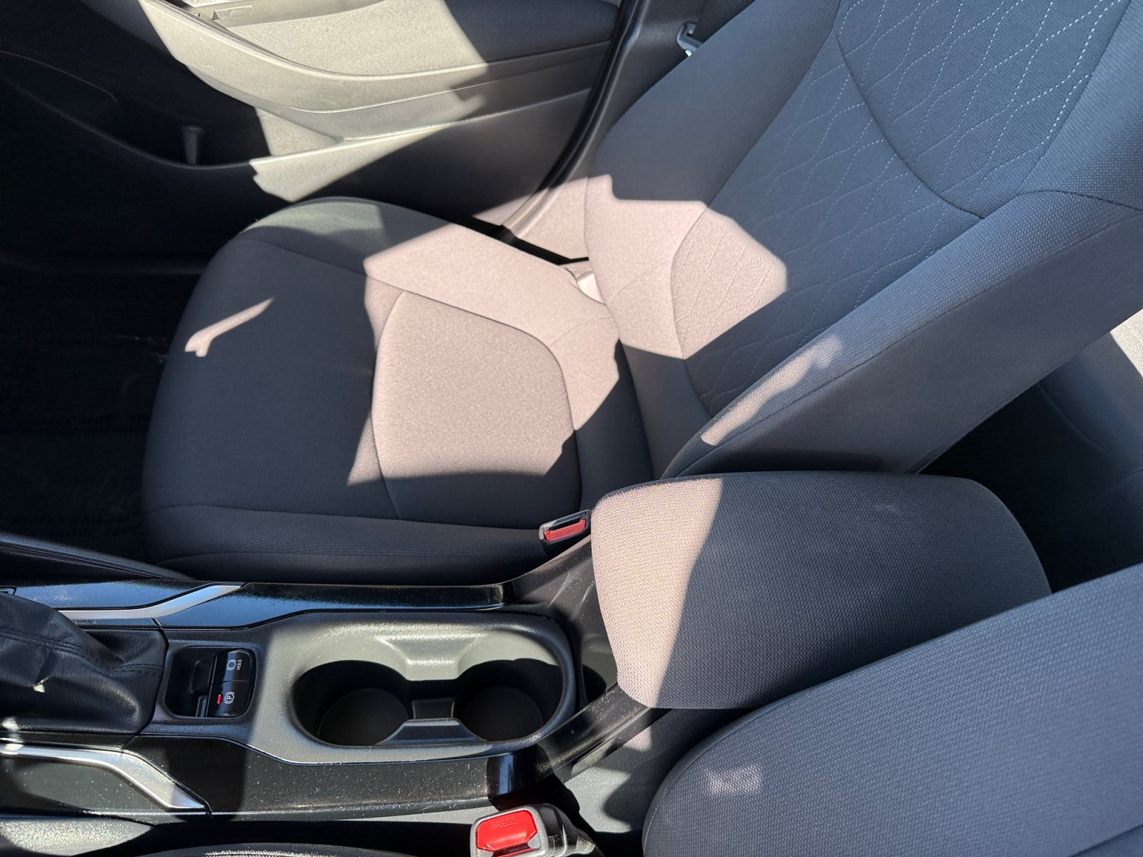 Used 2022 Toyota Corolla LE FWD image 14