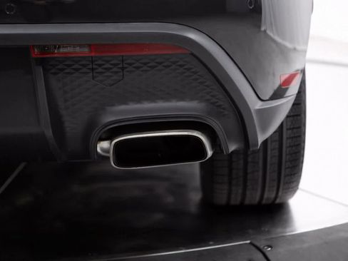 Certified 2025 Porsche Macan image 37