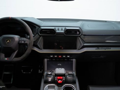 New 2025 Lamborghini Urus SE image 2