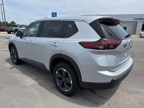 Used 2025 Nissan Rogue SV AWD/4WD image 12
