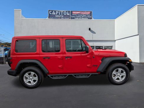 Certified 2022 Jeep Wrangler Unlimited Sport w/ Sun And Sound Package AWD/4WD image 2