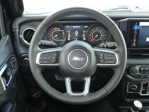 Used 2025 Jeep Wrangler Unlimited Sahara AWD/4WD image 17