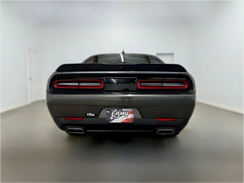 Used 2022 Dodge Challenger SXT w/ Plus Package image 10