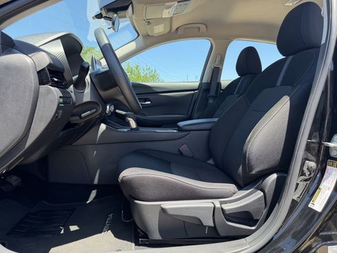 Used 2025 Nissan Sentra SV FWD image 26