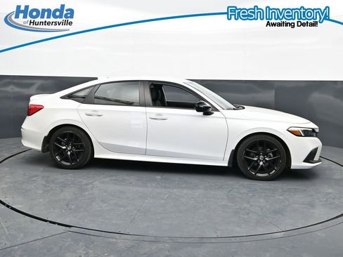 Used 2023 Honda Civic Sport image 11