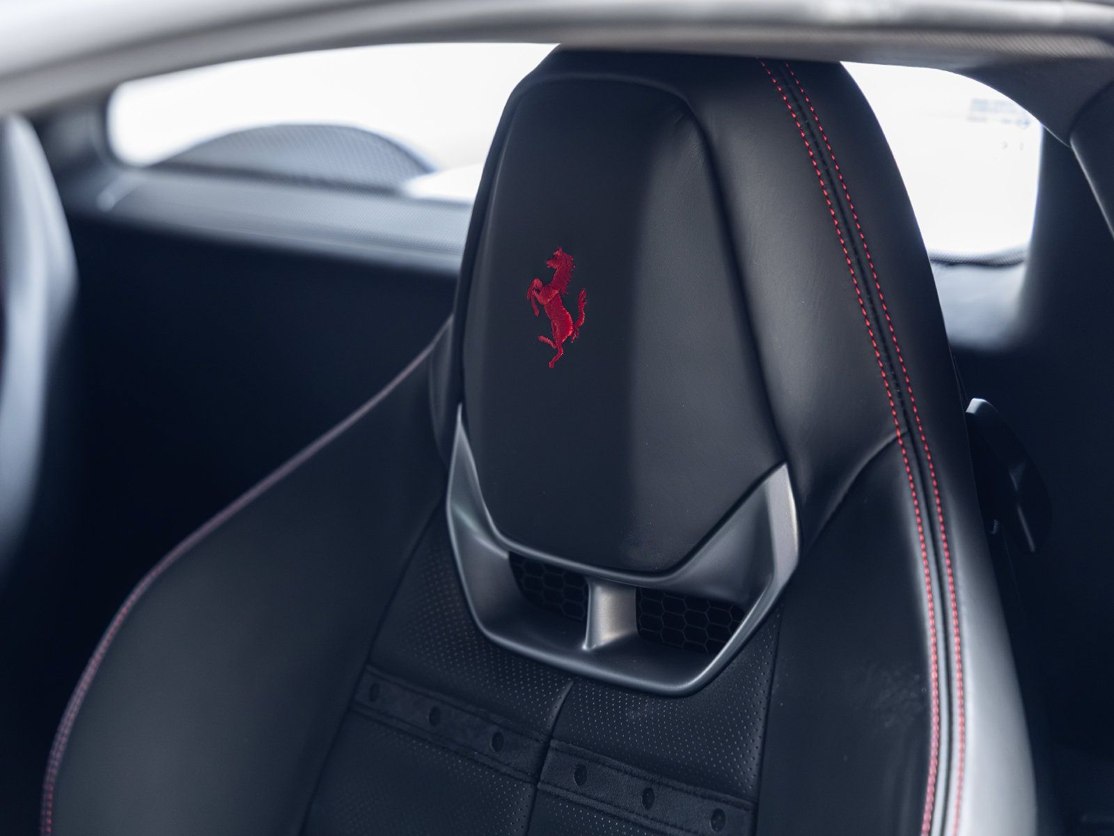 Used 2022 Ferrari 296 GTB RWD image 29