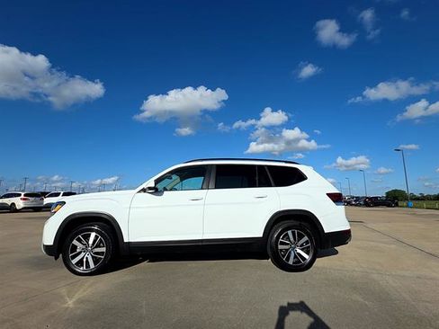 Used 2022 Volkswagen Atlas SE image 2