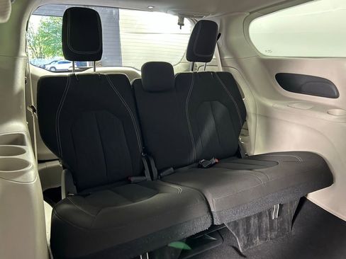 Used 2023 Chrysler Voyager LX FWD image 10
