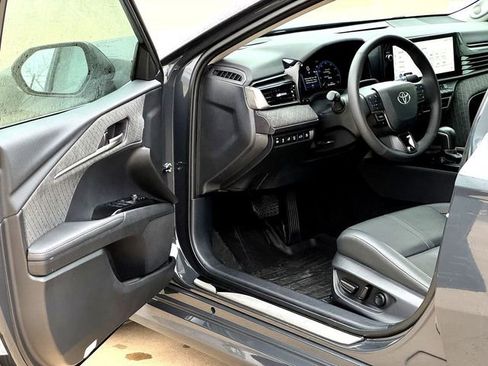 Used 2025 Toyota Camry XLE image 8