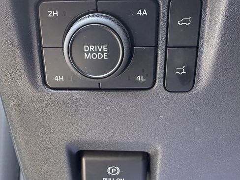 Used 2025 Ford Expedition Max Active AWD/4WD image 19
