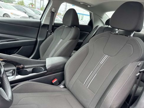 Used 2025 Hyundai Elantra SEL FWD image 17