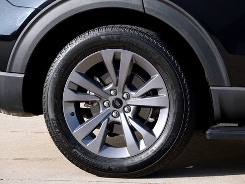 Used 2023 Ford Explorer XLT w/ Equipment Group 202A image 28