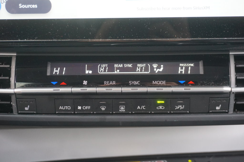 Used 2025 Toyota Sienna XLE w/ XLE Plus Package AWD/4WD image 13