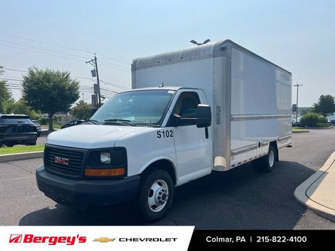 Used 2015 GMC Savana 3500 RWD image 3