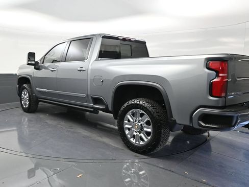 Used 2024 Chevrolet Silverado 2500 High Country w/ Technology Package AWD/4WD image 3