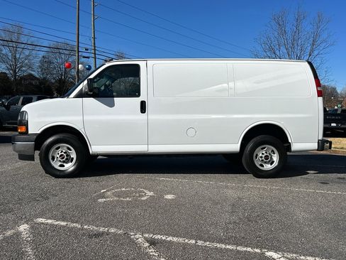 Used 2024 GMC Savana 2500 w/ Driver Convenience Package image 4