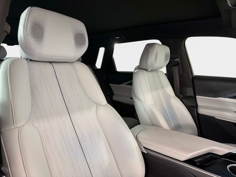 Used 2024 Cadillac Lyriq Luxury RWD image 20