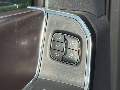 Used 2026 Ford F250 Platinum w/ FX4 Off-Road Package image 36