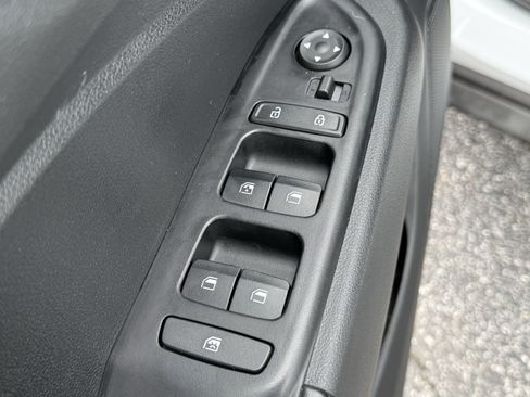 Used 2024 Hyundai Venue Limited FWD image 15