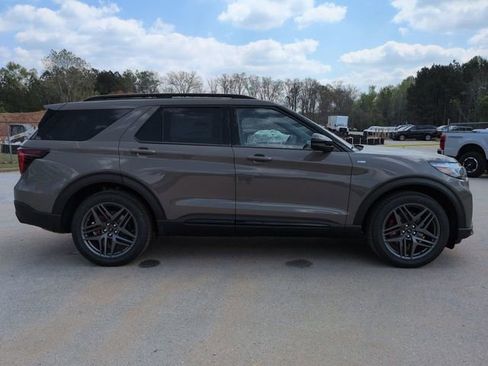 New 2026 Ford Explorer ST-Line image 3