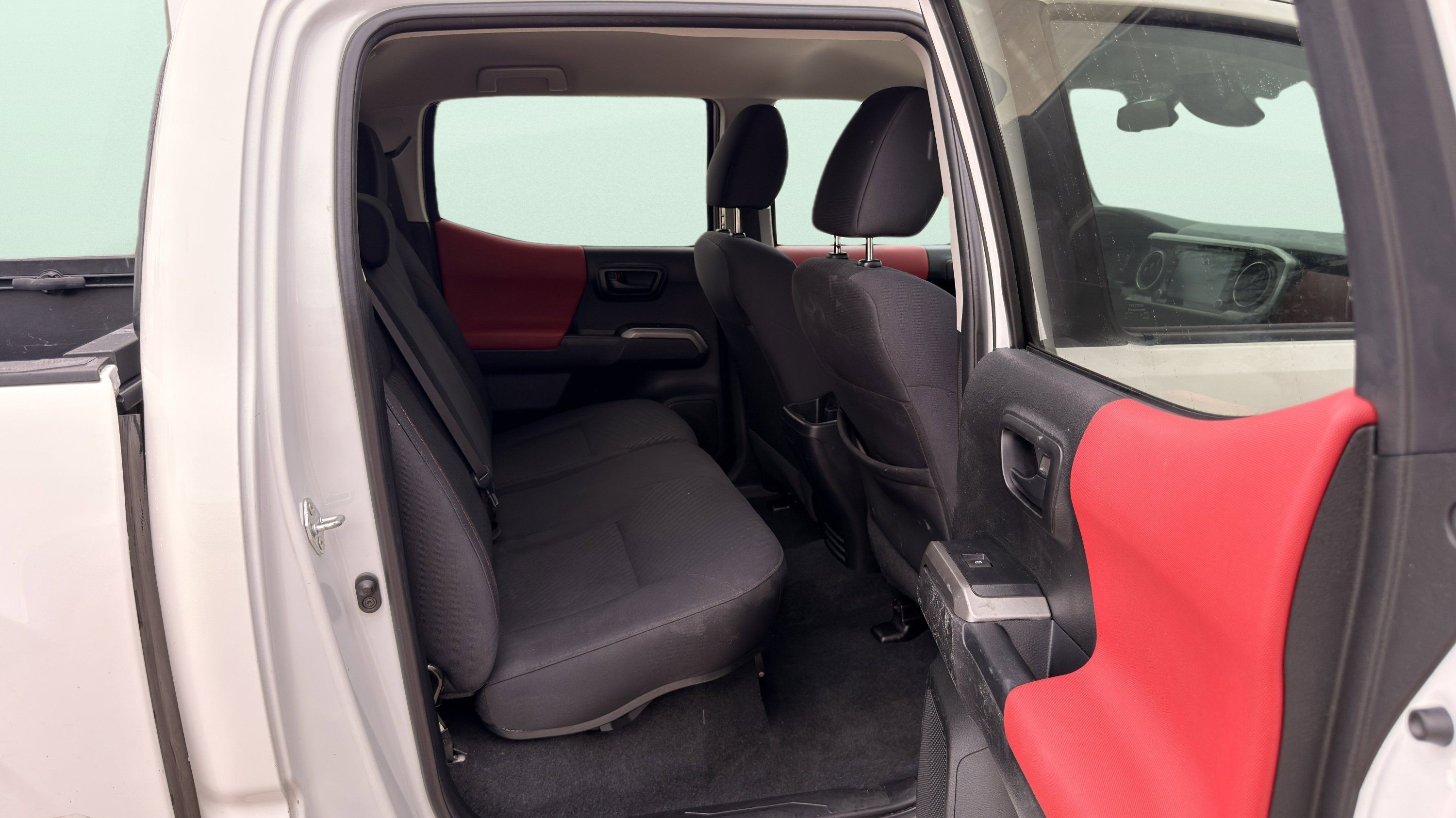 Used 2022 Toyota Tacoma SR5 RWD image 30