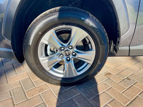 Used 2025 Toyota RAV4 LE AWD/4WD image 10