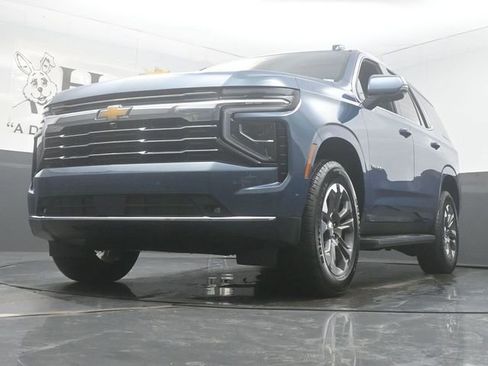 Used 2025 Chevrolet Tahoe LT w/ Advanced Technology Package AWD/4WD image 4