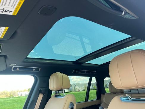 New 2026 Land Rover Range Rover Long Wheelbase SE AWD/4WD image 18