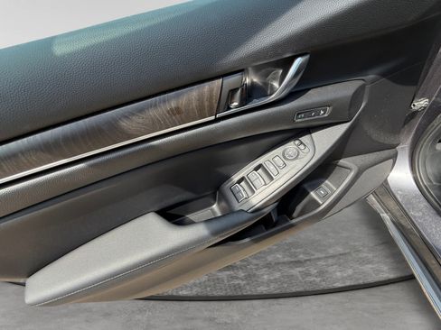Used 2022 Honda Accord Touring image 10