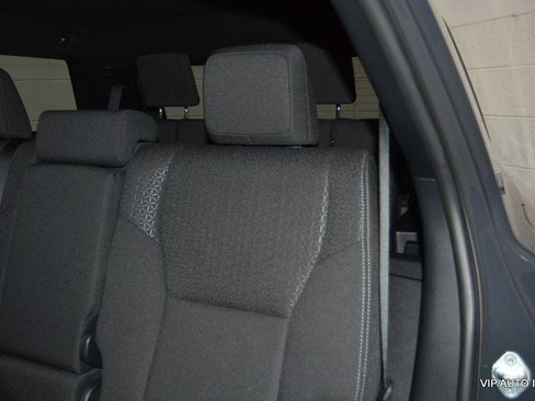 Used 2025 Toyota 4Runner SR5 AWD/4WD image 24