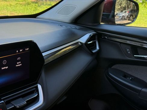 Used 2025 Chevrolet TrailBlazer LT image 29